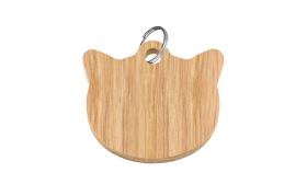 Médaille chat en bois en forme de chat, finition lisse non toxique, anneau argenté et gravure du nom et des infos.
